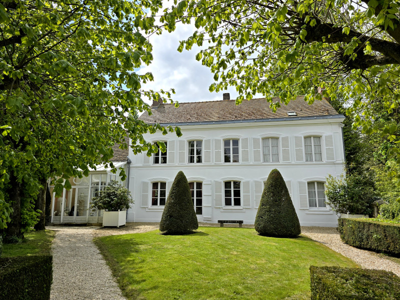 Vente Maison 870m² 18 Pièces à Montfort-l'Amaury (78490) - Leggett Immobilier