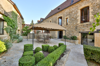 Splendid domaine with 2 main houses, holiday centre, equestrian centre, rental units and 84 acres.