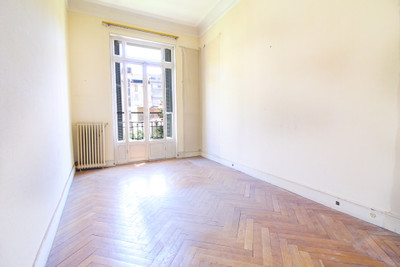 French property for sale in Nice, Alpes-Maritimes - €870,000 - photo 2