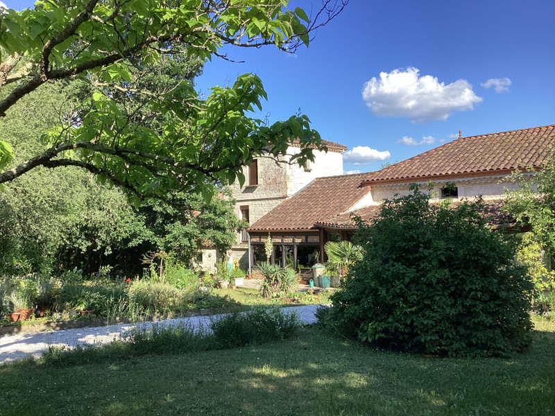 Maison à vendre à Montcuq-en-Quercy-Blanc, Lot - 621.500 € - photo 1