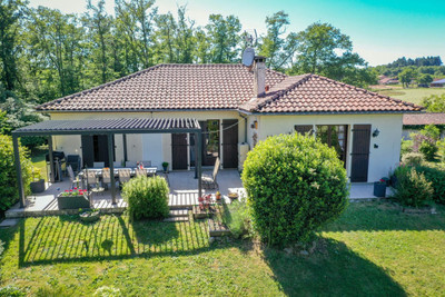 Maison à vendre à Manot, Charente, Poitou-Charentes, avec Leggett Immobilier