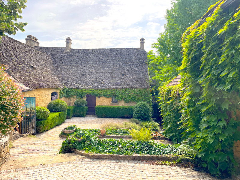 Maison à vendre à Marcillac-Saint-Quentin, Dordogne - 895 000 € - photo 1
