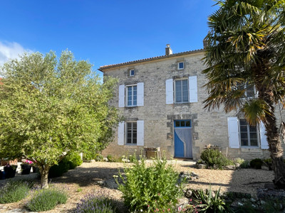 Maison à vendre à Marcillac-Lanville, Charente, Poitou-Charentes, avec Leggett Immobilier