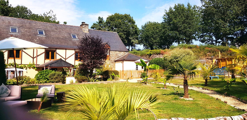 French property for sale in Guégon, Morbihan - €424,000 - photo 2