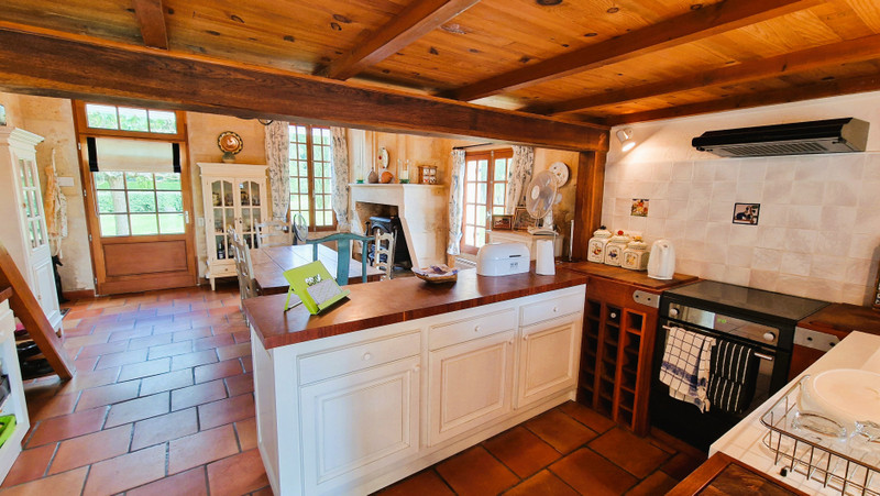 French property for sale in Saint-Christophe-de-Double, Gironde - €599,999 - photo 6