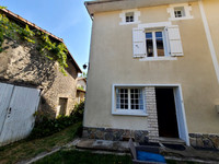 Maison à vendre à Benest, Charente - 66.600 € - photo 1