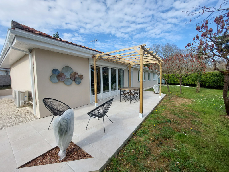 Maison à vendre à Angoulême, Charente - 250.000 € - photo 1