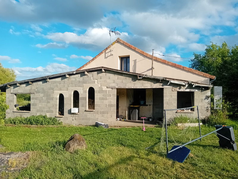 French property for sale in Loretz-d'Argenton, Deux-Sèvres - €290,322 - photo 2