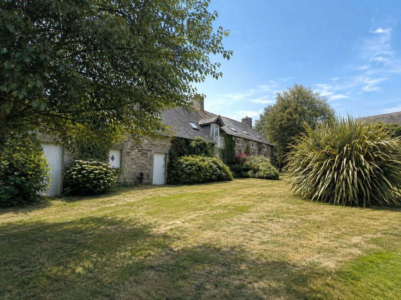 French property for sale in Lanfains, Côtes-d'Armor - €210,600 - photo 1