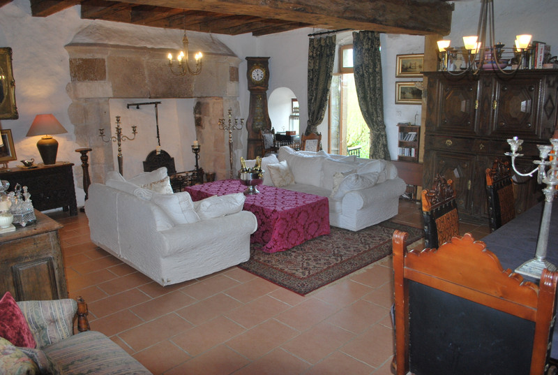 Propriété à vendre à Brigueil-le-Chantre, Vienne - 1 044 100 €