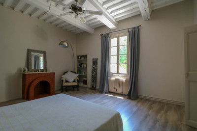 Well renovated mas from 18th century (550 m²) with 4 B&B apartments, swimming pool in private courtyard and spacious barn in charming village with amenities only 4 km from Uzès.