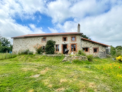 Maison à vendre à Peyrat-de-Bellac, Haute-Vienne, Limousin, avec Leggett Immobilier