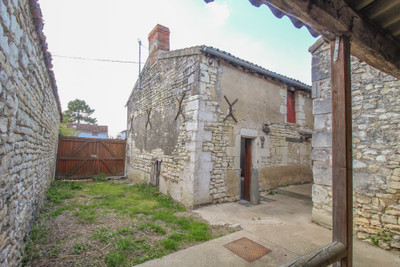 Maison à vendre à Guesnes, Vienne, Poitou-Charentes, avec Leggett Immobilier