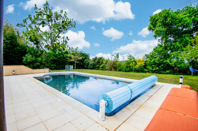 Maison à vendre à Monbahus, Lot-et-Garonne, Aquitaine, avec Leggett Immobilier
