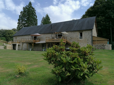 Stunning 4bed/3bath barn conversion with self containing 1bed/1bath guesthouse and land in a calm setting