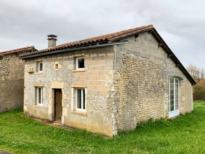 Maison à vendre à Saint-Laurent-des-Combes, Charente, Poitou-Charentes, avec Leggett Immobilier