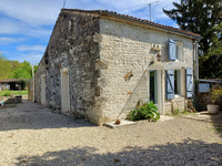 Maison à vendre à Luxé, Charente - 131.610 € - photo 1