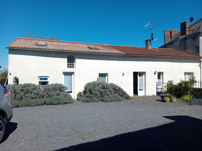 French property for sale in Genneton, Deux-Sèvres - €298,500 - photo 8