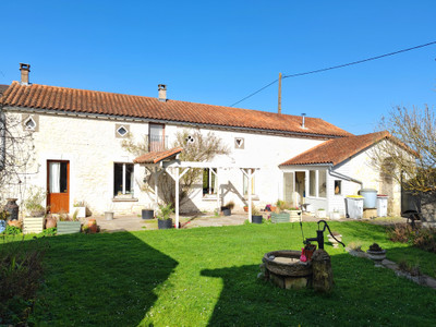 Maison à vendre à Saires, Vienne, Poitou-Charentes, avec Leggett Immobilier