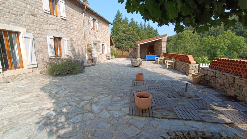French property for sale in Crocq, Creuse - €185,000 - photo 2