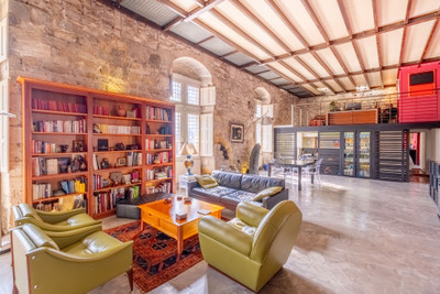 Avignon Intra-muros, unique location, 6-room flat with lift and two private car parks