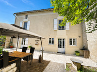 Propriété à vendre à Rouillac, Charente - 375 000 € - photo n°1