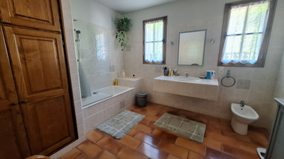 French property for sale in Rustrel, Vaucluse - €301,768 - photo 4