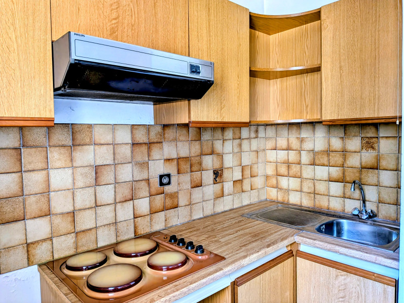 French property for sale in Nice, Alpes-Maritimes - €230,000 - photo 2