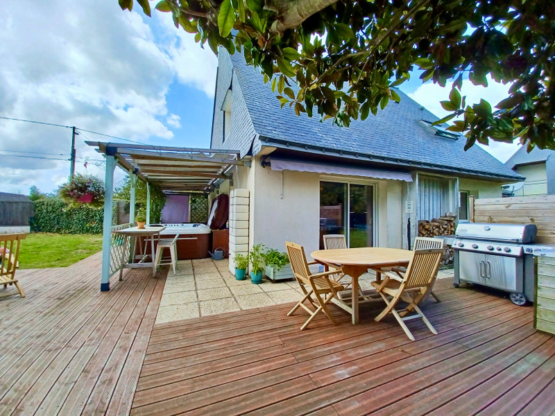 French property for sale in Nivillac, Morbihan - €386,650 - photo 2