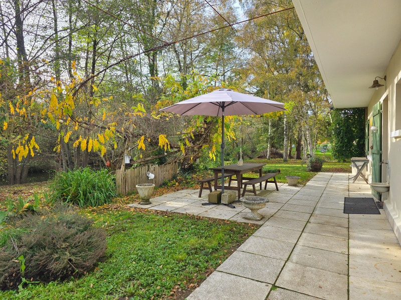 French property for sale in Alloue, Charente - €246,100 - photo 7