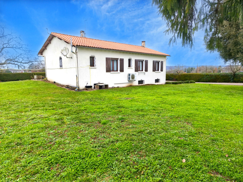 French property for sale in Marthon, Charente - €189,000 - photo 2