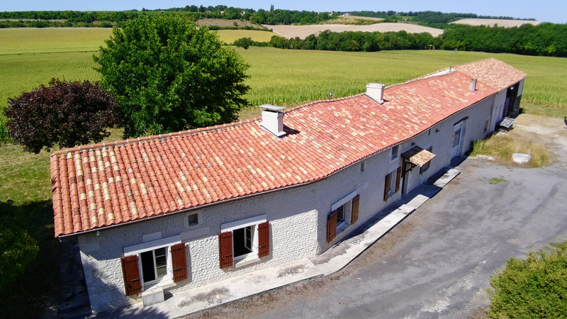 Maison à vendre à Val des Vignes, Charente - 249.000 € - photo 1
