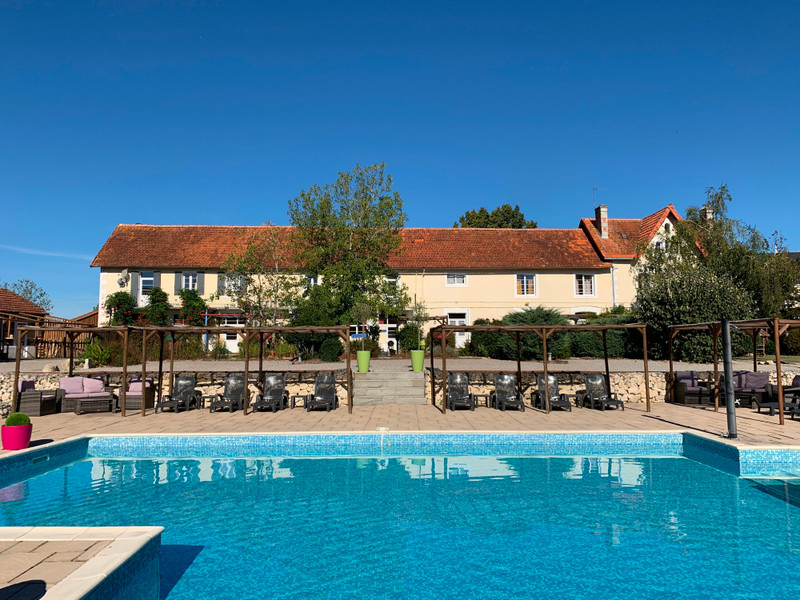 Commerce à vendre à Passirac, Charente - 666.750 € - photo 1