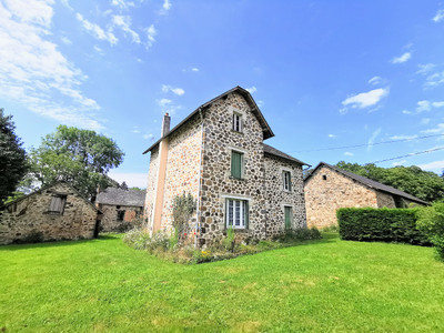 Maison à vendre à Salon-la-Tour, Corrèze, Limousin, avec Leggett Immobilier
