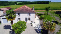 Maison à vendre à Chalais, Charente - 256 800 € - photo 1