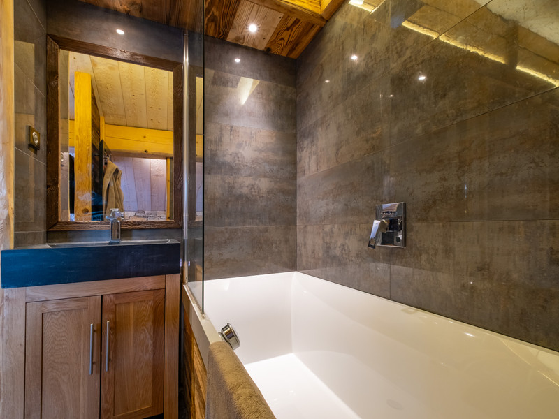 Ski property for sale in Meribel - €1,270,000 - photo 5