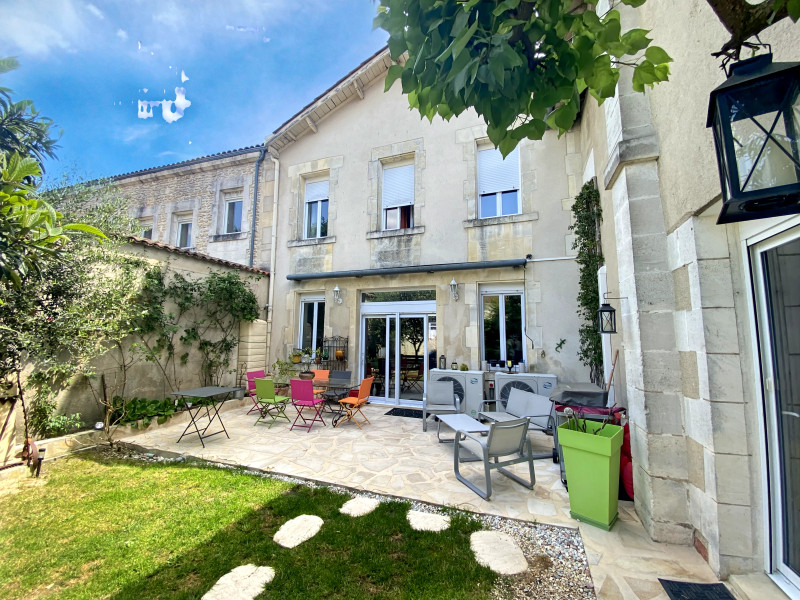 Propriété à vendre à Cognac, Charente - 562 000 €