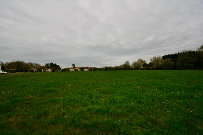 French property for sale in Écuras, Charente - €35,000 - photo 2