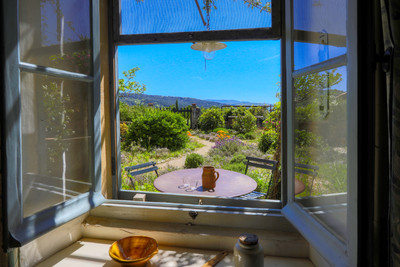 French property for sale in Villars, Vaucluse - €395,000 - photo 2