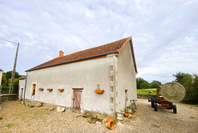 French property for sale in Saint-Maur, Cher - €88,000 - photo 7