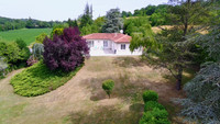 Maison à vendre à Chalais, Charente - 235.400 € - photo 1