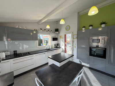 French property for sale in Vourles, Rhône - €795,000 - photo 2