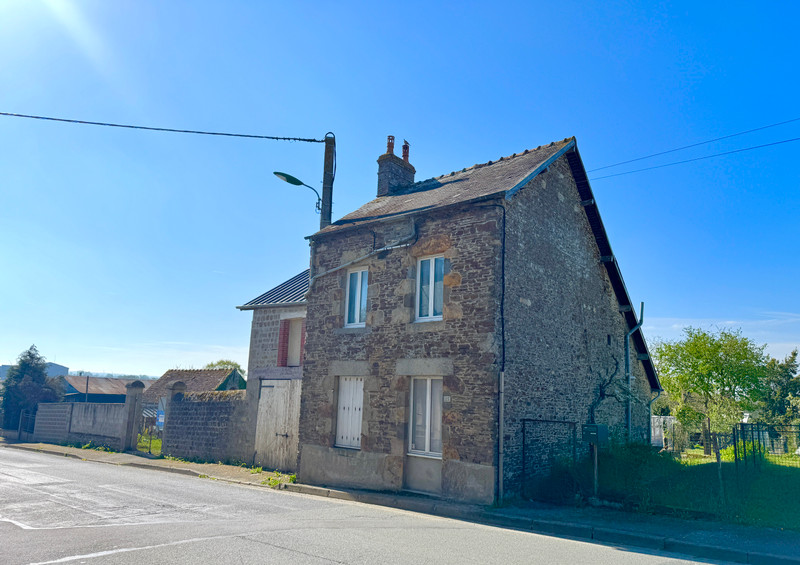 Maison à vendre à Neuilly-le-Vendin, Mayenne - 67.000 € - photo 1