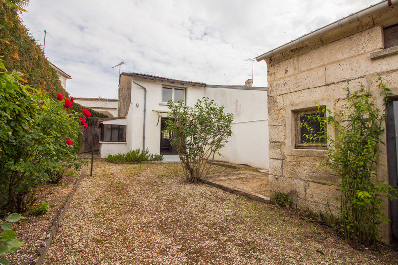 House in Vars Charente Charming renovated 3 bedroom house, old wine cellar, large barn. All