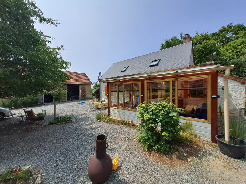 Maison à vendre à Saint-Seine, Nièvre - 180.000 € - photo 1