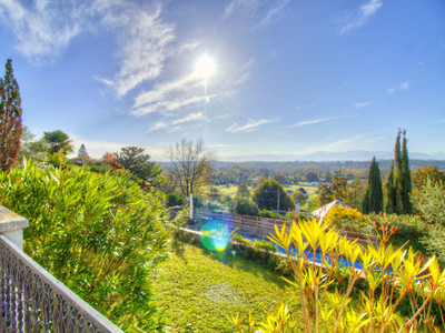 SUPERB LOUISIANA-STYLE VILLA + AMAZING MOUNTAIN VIEWS + POOL + IDEAL FOR A FAMILY + 10 MINUTES FROM PAU CENTRE