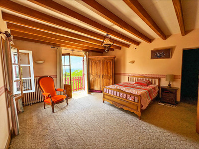 French property for sale in Vollore-Ville, Puy-de-Dôme - €245,000 - photo 2
