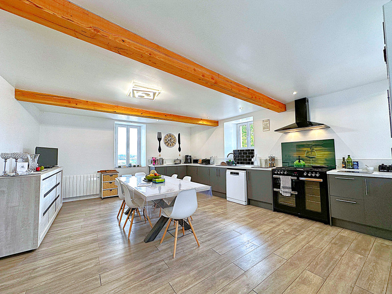 French property for sale in Cherval, Dordogne - €489,000 - photo 2