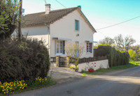 Maison à vendre à Le Bouchage, Charente - 179 000 € - photo 1