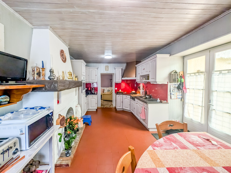 French property for sale in Montendre, Charente-Maritime - €327,500 - photo 4